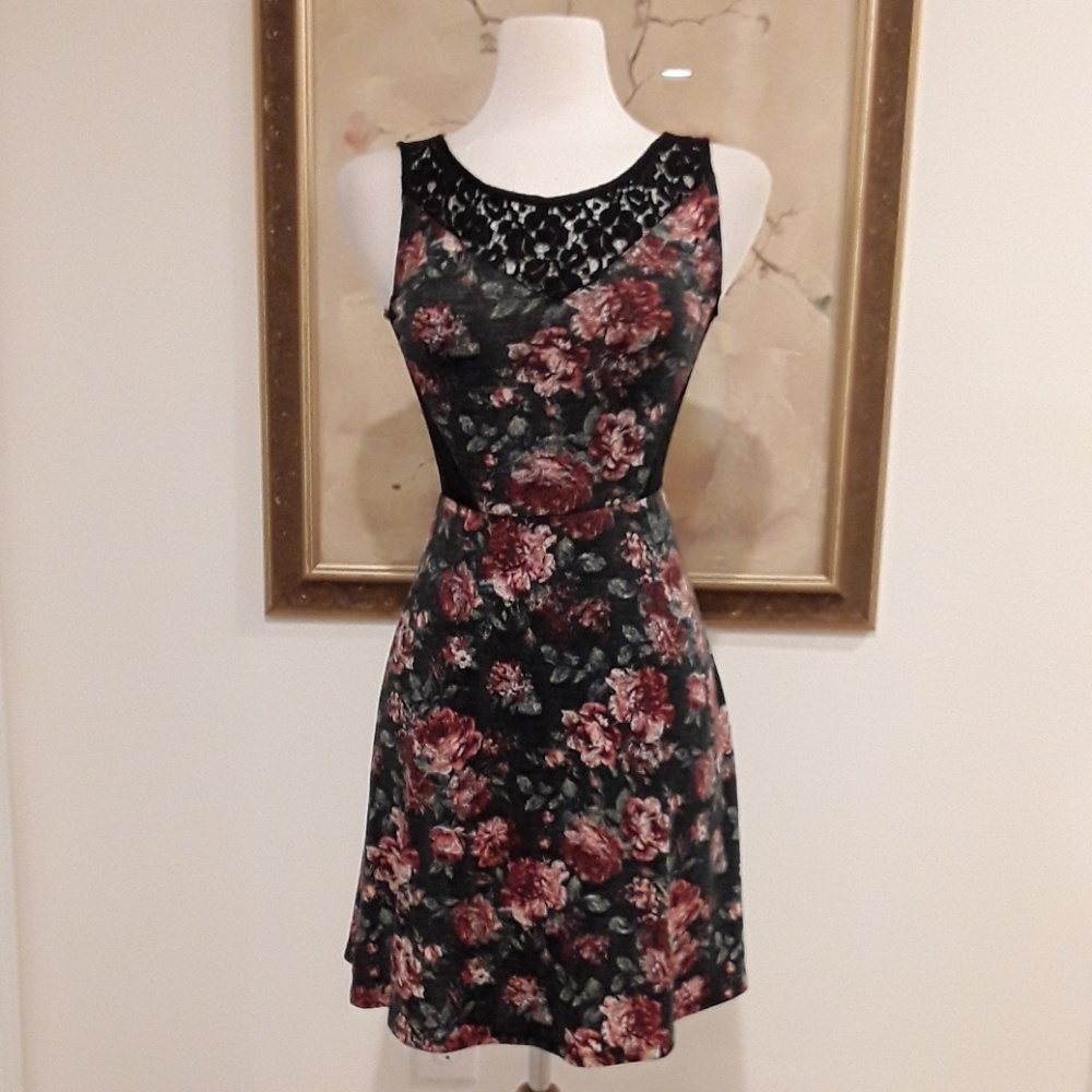 FINAL PRICE❗️CLOSET CLOSING Xhilaration Floral Rose Print Fit and Flare Dress